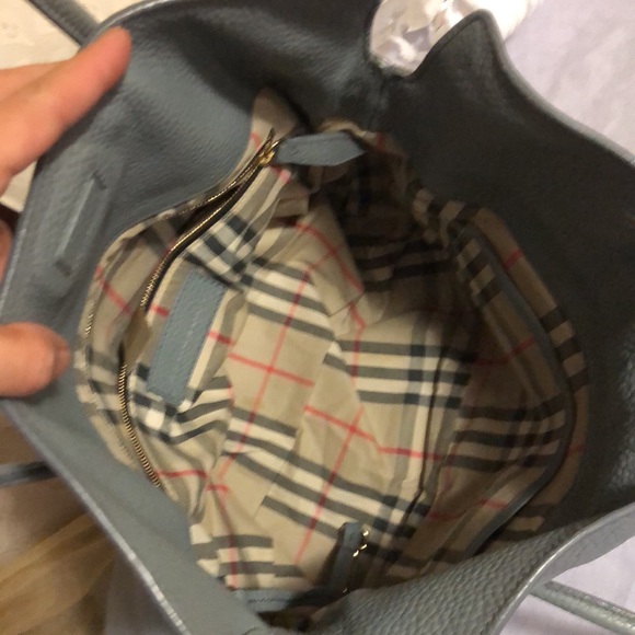 Burberry Baynard Leather Tote Authentic - Picture 10 of 14